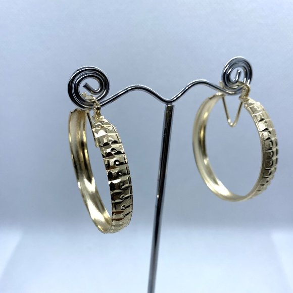 Earrings Beautiful Design 14kgf Small-Med Hoop Round Earrings NWT - Picture 1 of 3